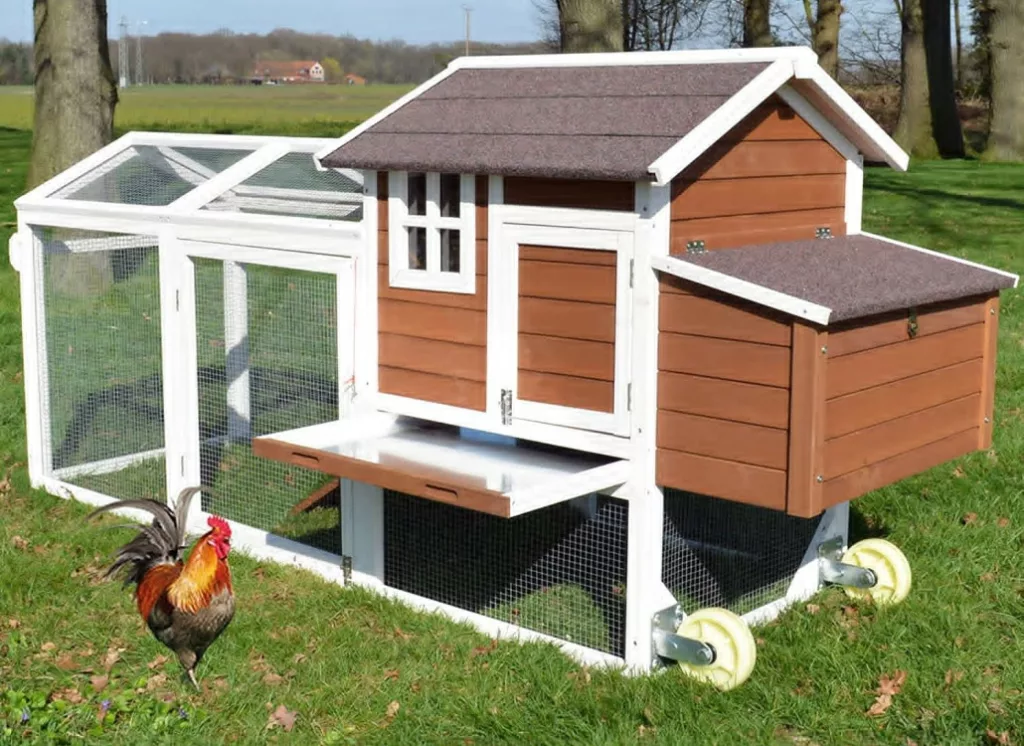 kleiner_huehnerstall_mit_integriertem_freilauf